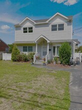 Building Photo - 679 Montauk Hwy