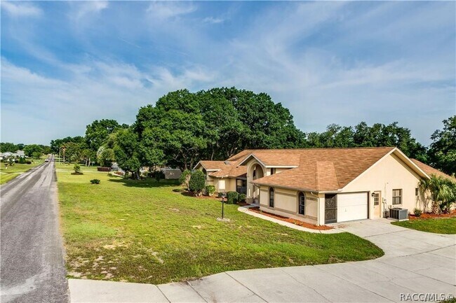 Building Photo - 335 E Falconry Ct