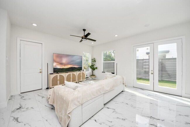 Foto del edificio - 6549 Sealey St