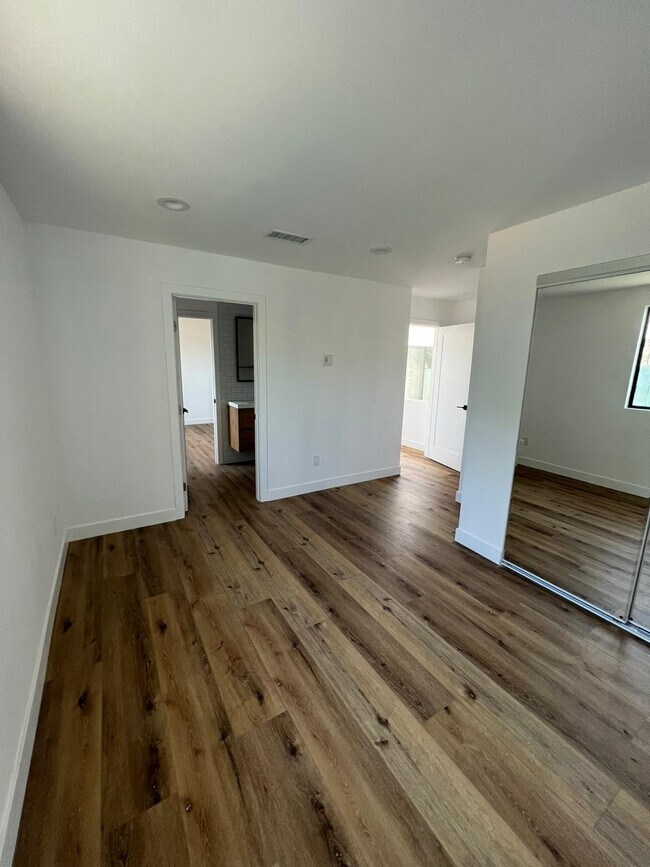 Building Photo - 6901 Variel Ave