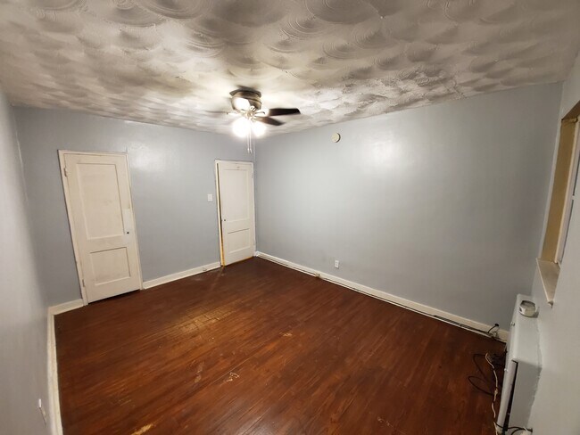 Master Bedroom 14x10 - 6302 N 10th St