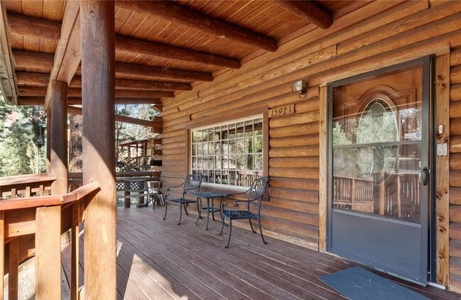Foto del edificio - 15921 Wildwood Dr