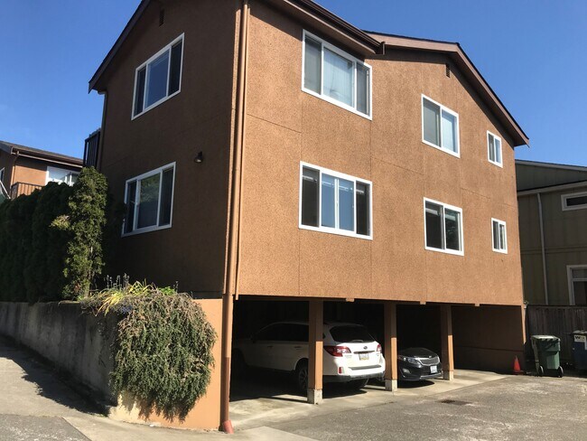 Building Exterior - 461 N 39th St