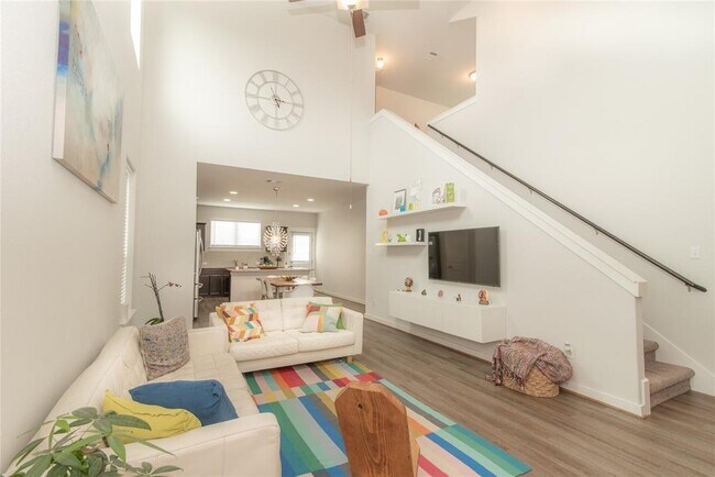 Building Photo - 5857 Urbano Bnd