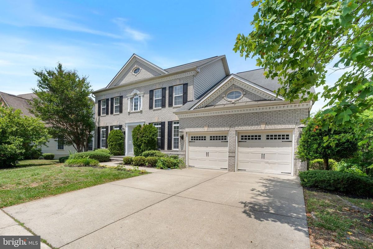 Building Photo - 15436 Symondsbury Way