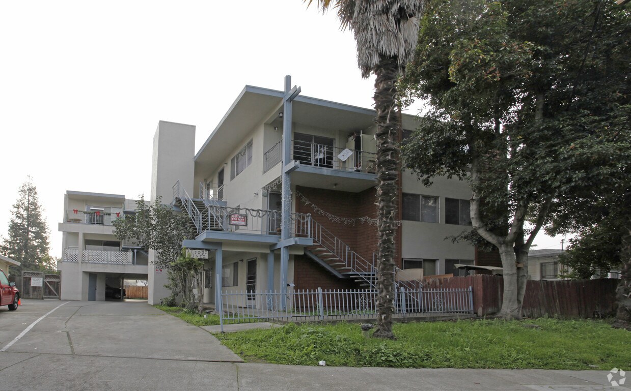 Building Photo - Arroyo Vista