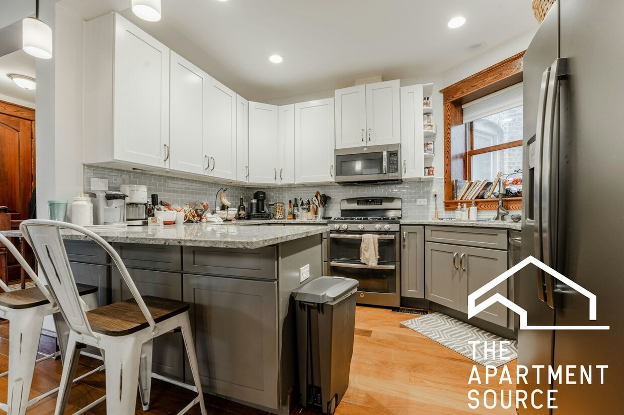 Photo - 1019 West Oakdale Avenue, Unit 1F