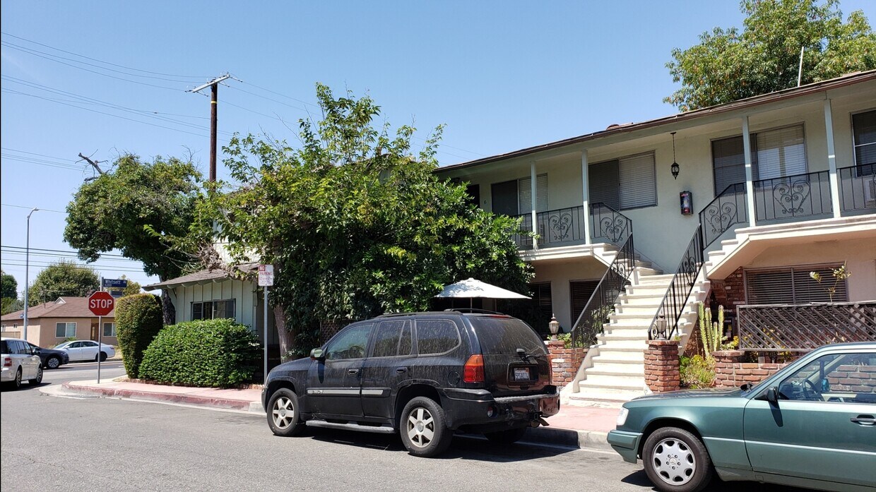Primary Photo - 6300 Whitsett Ave