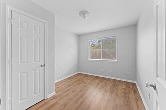 Building Photo - 2024 Jean St