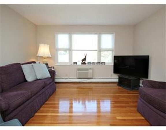 Foto del edificio - 40 Whitman Rd