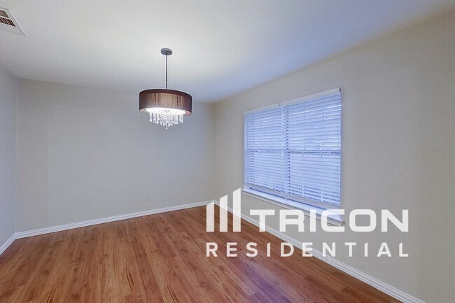Building Photo - 606 Meadow Grove Dr