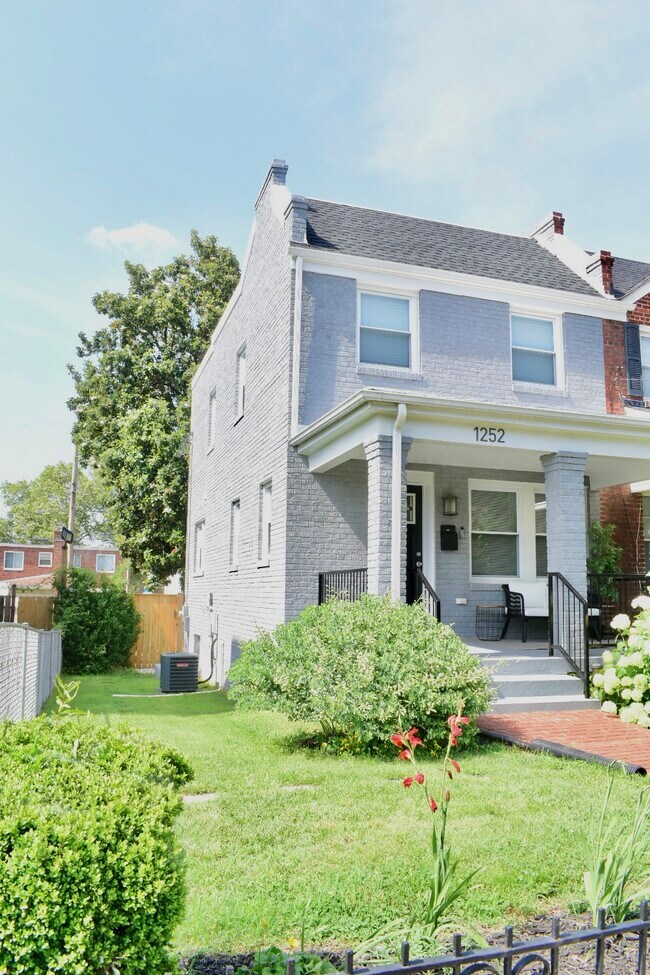 Foto del edificio - 1252 Delafield Pl NE