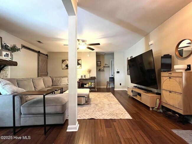 Foto del edificio - 375 Midland Rd