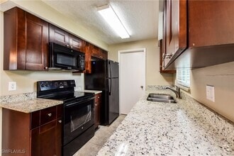 Building Photo - 4856 Deleon St