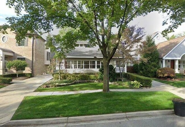 Building Photo - 564 W Frank St