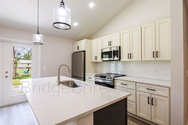 Building Photo - 161 PECAN DR