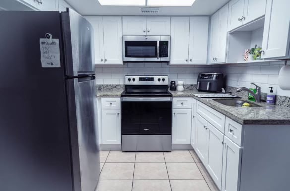 Building Photo - 130 SE 14th Ave