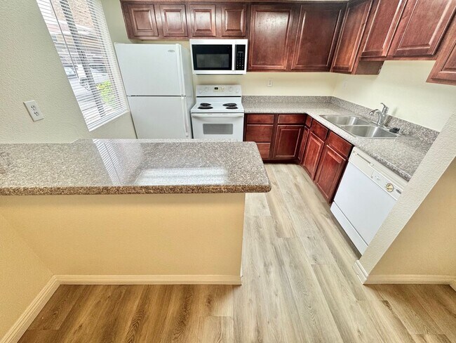 Foto del edificio - 5422 River Glen Dr