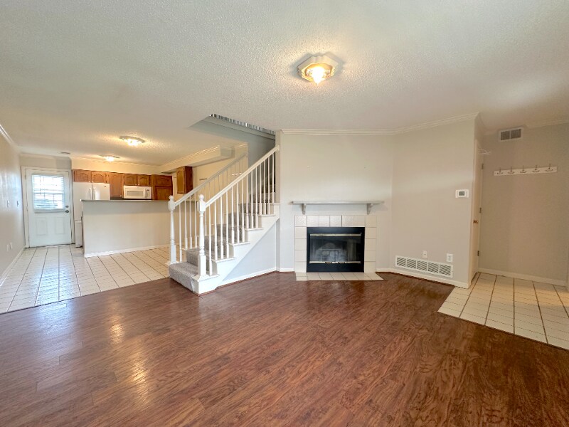 Foto principal - 1523 E 120th St