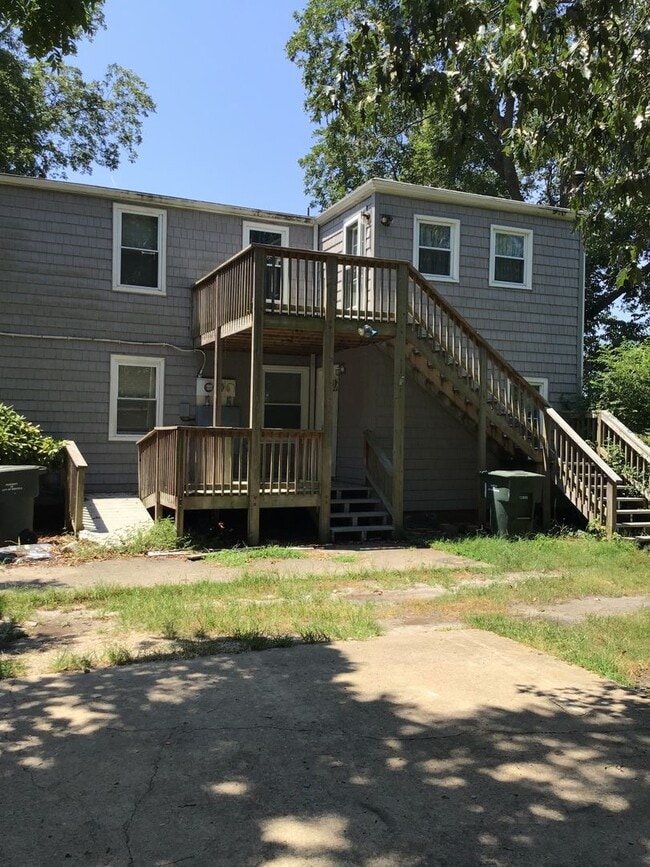 Building Photo - 1550 E Bayview Blvd