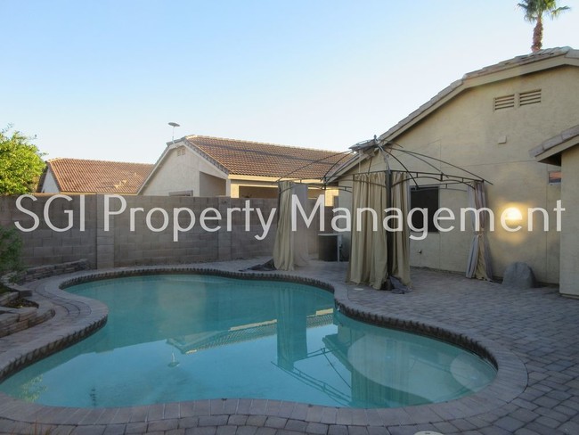 Building Photo - FANTASTIC 3 BEDROOM HOME WITH PRIVATE POOL