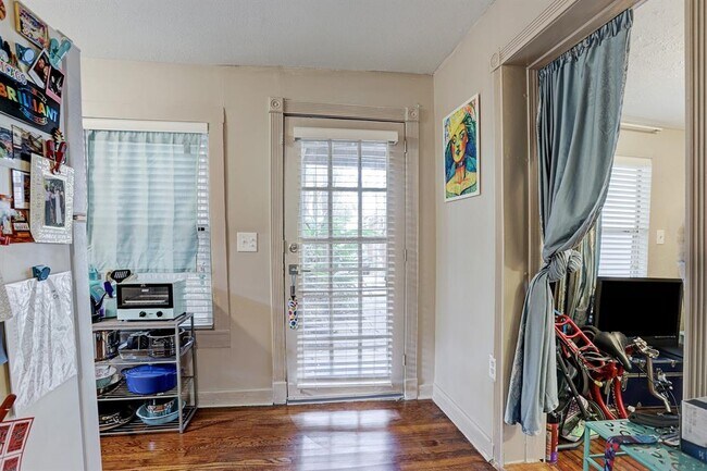 Foto del edificio - 1247 W Gray St