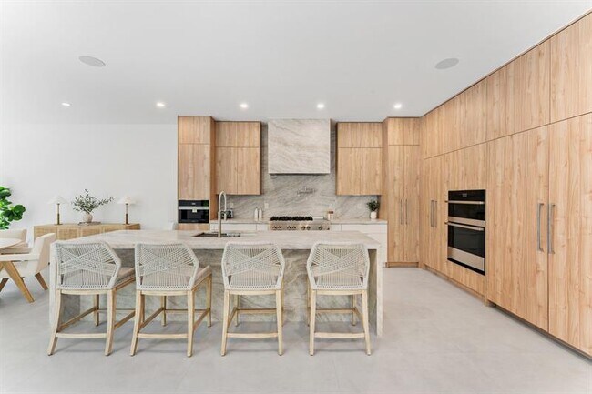 Foto del edificio - 1000 SE 11th Ct
