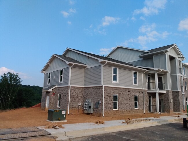 Building Photo - Peaks of Dahlonega