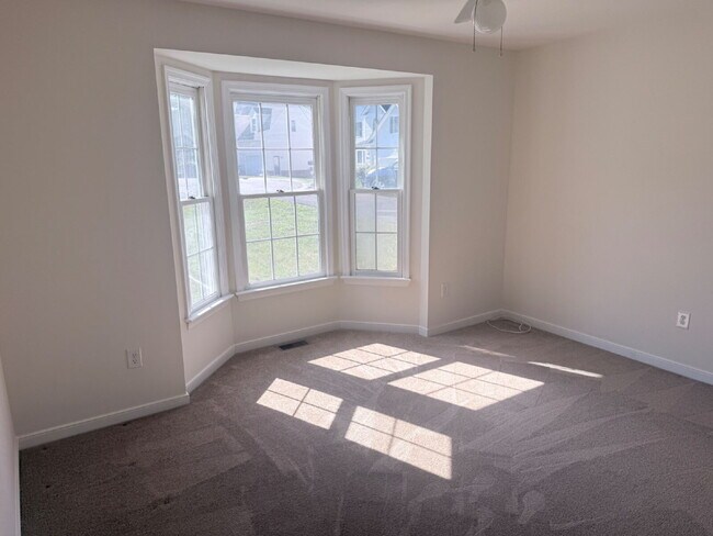 Foto del edificio - Great Location 3 Bedroom Home Ready to Move In