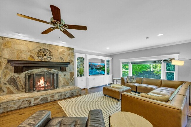 Building Photo - 115 Wexford Pl