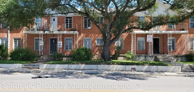 Building Photo - 553-555 Club Dr
