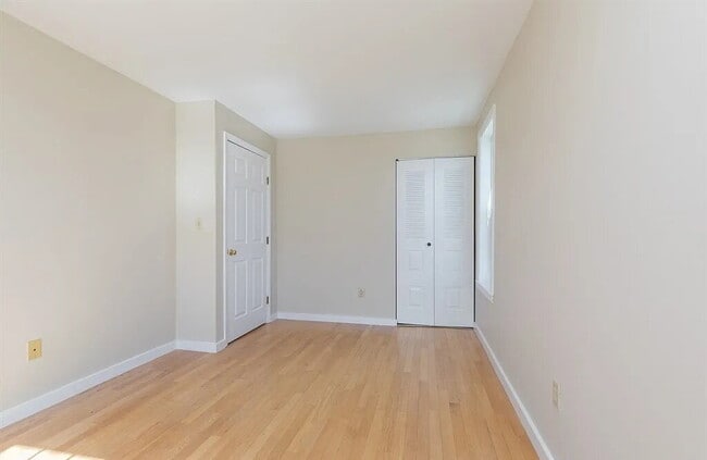 Building Photo - Secure This Beautiful Unit Today
