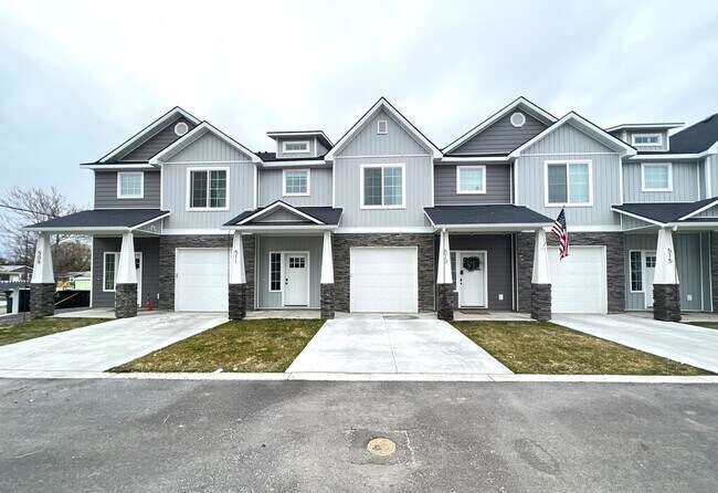 Building Photo - 525 N Trixie Ave