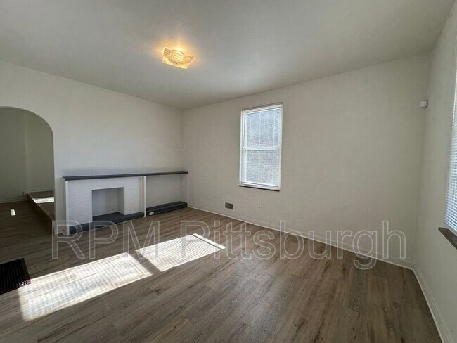 Building Photo - 208 Rolfe St