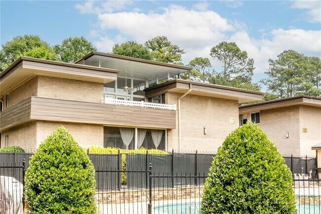 Building Photo - 346 Carpenter Dr NE
