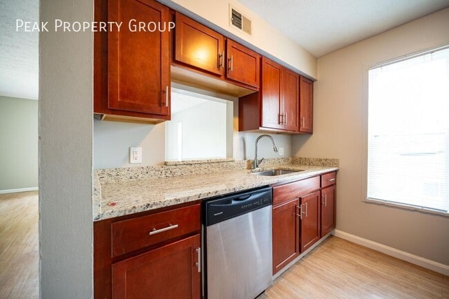 Building Photo - Available Now! Located in amazing Grandvie...