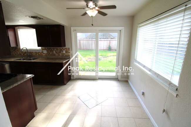 Foto del edificio - A Beautiful Elk Grove 4bd/2.5ba Home with ...