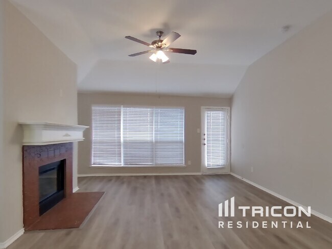 Foto del edificio - 6733 Bear Hollow Ct