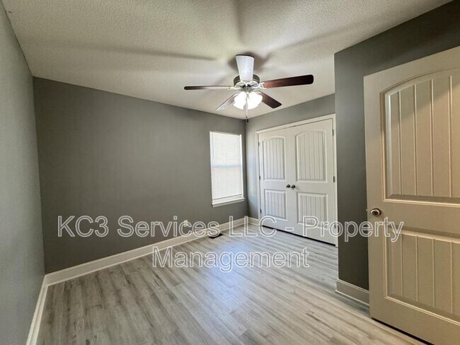 Foto del edificio - 9326 N Robinhood Ave