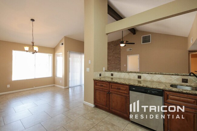 Building Photo - 5428 W Voltaire Dr