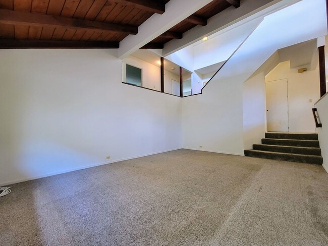 Foto del edificio - For Rent: Split level 4 bedroom, 2 bathroom with 2 car garage in Aiea