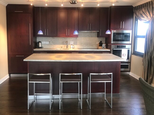 Foto del edificio - 1313 N Ritchie Ct