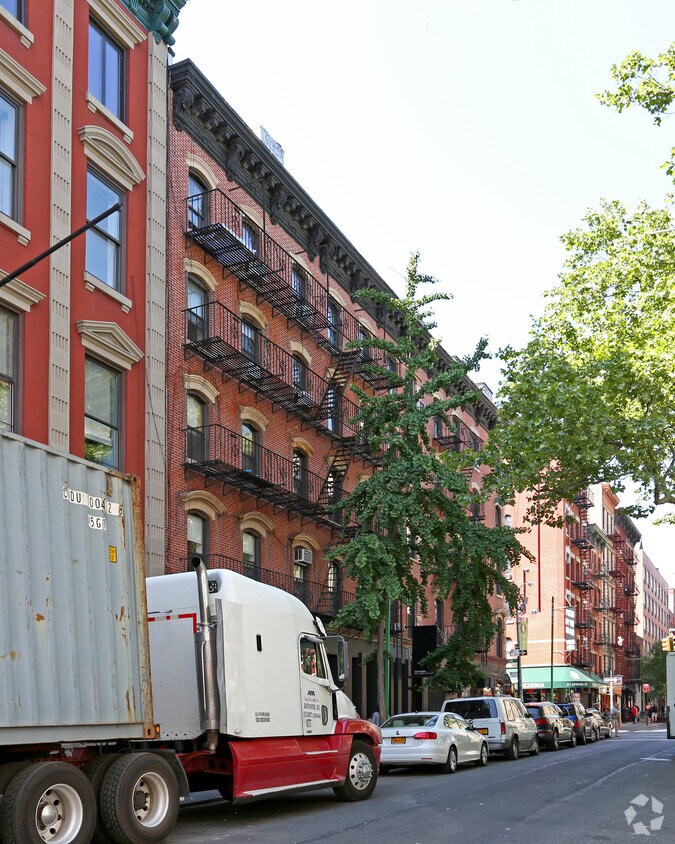 Building Photo - 207-211 Mulberry St