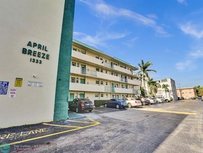 Foto del edificio - 1333 E Hallandale Beach Blvd