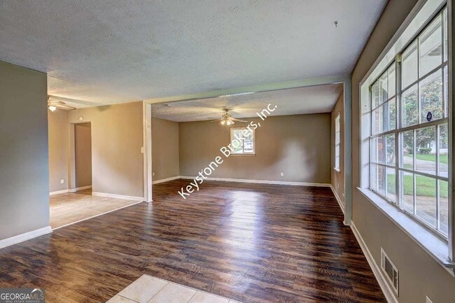 Building Photo - 10119 Port Royal Ct