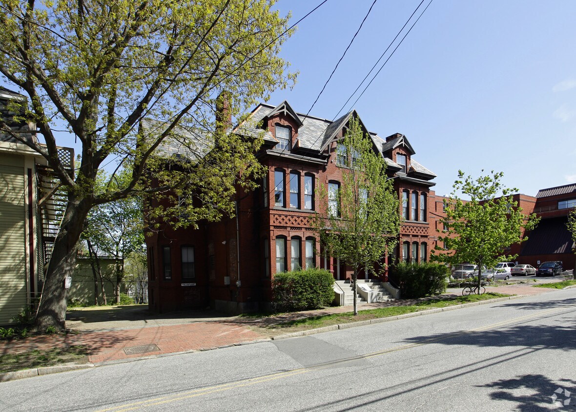 Building Photo - 461-463 Cumberland Ave