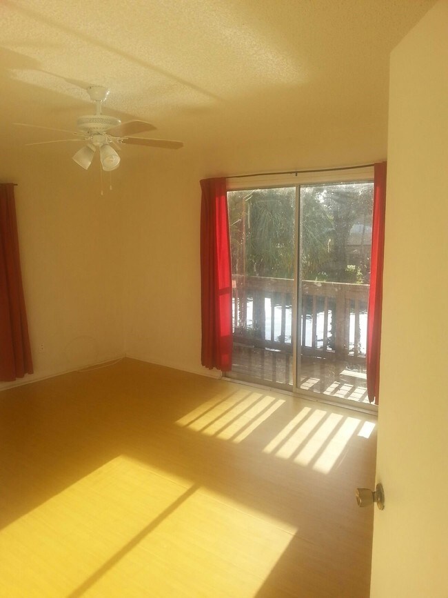 Building Photo - 240 W Canal Dr