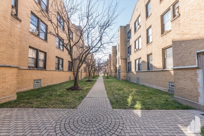 Primary Photo - 1617 W Belmont Ave