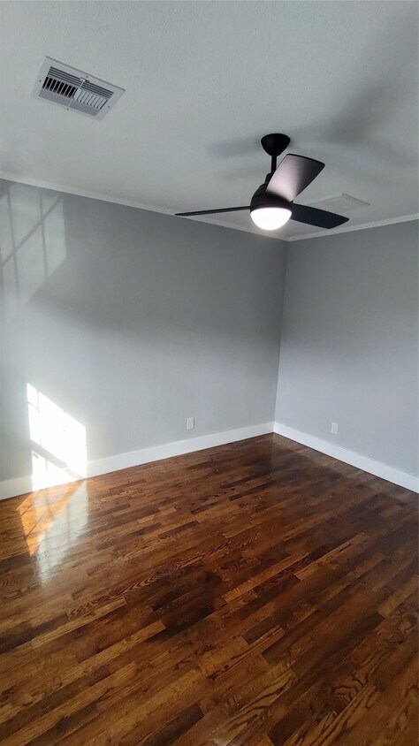 Building Photo - 4523 1/2 Bernardo De Galvez Ave