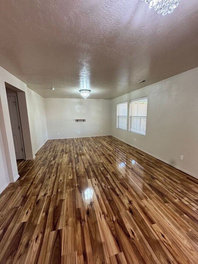 Foto del edificio - 1001 N Dove Ave